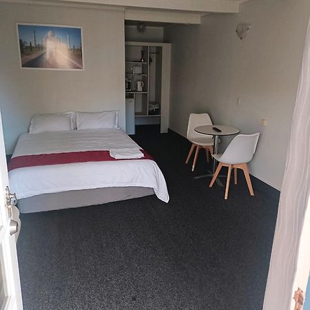The Cave Motel Левін Екстер'єр фото